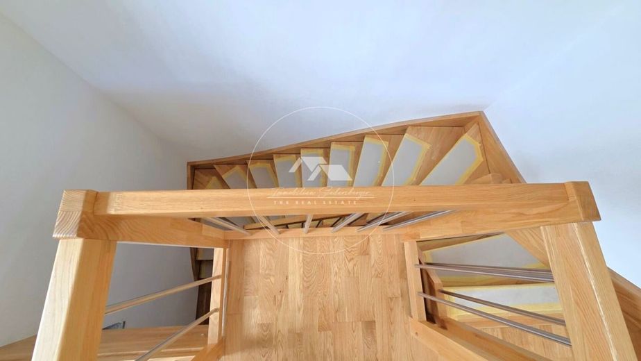 Exklusive 4-Zimmer-Neubauwohnung mit Hobbyraum, Büro, Terrasse &amp; KfW-40-Standard - Erstbezug zum Kauf - PROVISIONSFREI! – Wendeltreppe vom Wohnbereich in den Keller