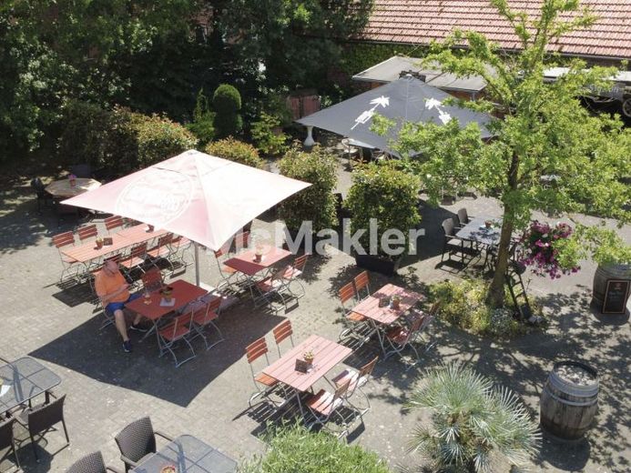 Idyllisches Landgut mit Gastronomiebetrieb: Hofanlage mit Western-Saloon und 20.000 m² Grundstück – Foto 1