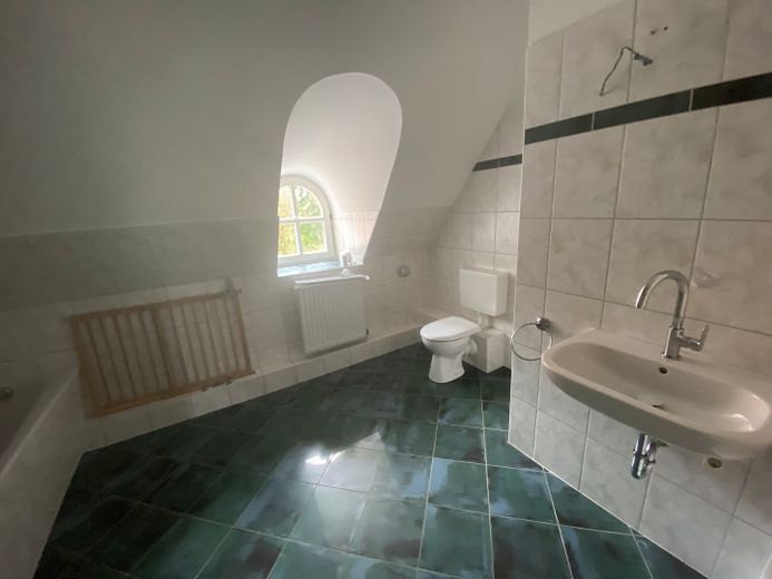 Geräumige Haushälfte auf dem Land – Badezimmer