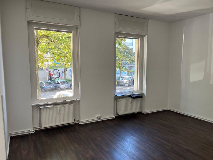 Bright commercial space near Schlossstraße – ideal as an office, practice, or showroom – Präsentationsfläche 