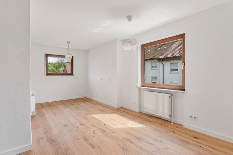 *provisionsfrei* Helle 3-Zi-Wohnung hochwertig renoviert mit Balkon in zentraler Lage – Küchenbereich