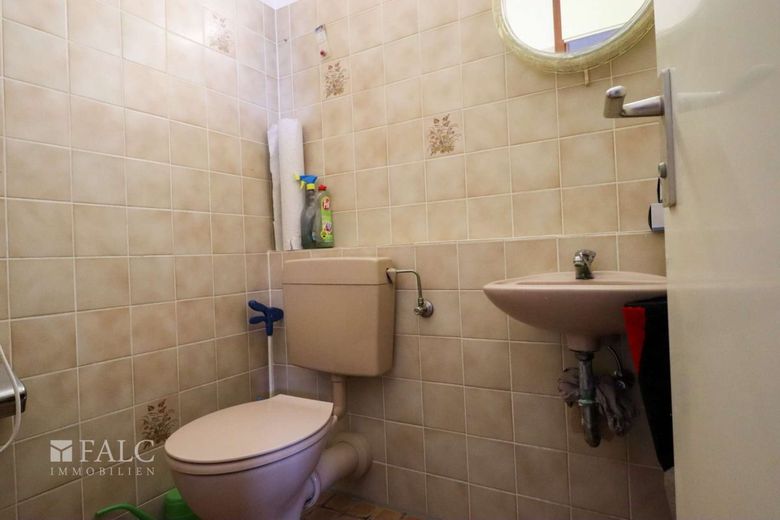 Attraktive 3-Zimmer-Wohnung mit großem Balkon, Tiefgaragenstellplatz in Junkersdorf – Badezimmer