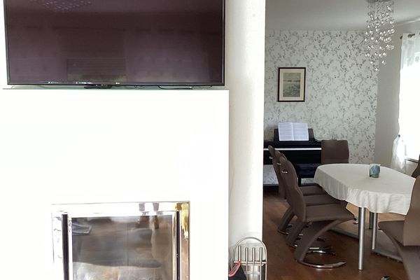 Casa unifamiliare moderna con finiture di pregio e due terrazze