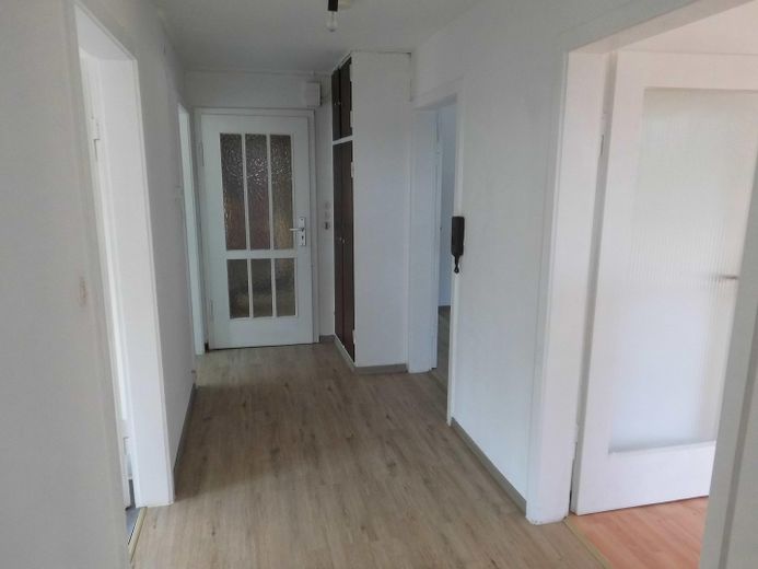 3 Zimmer Wohnung mit Stadtbahnanschluss – Flur