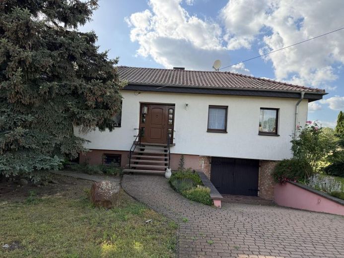 Einfamilienhaus in ruhiger Wohnlage ca.115m2 in MD-Rothensee mit
großen Grundstück zu verkaufen. – फोटो 1