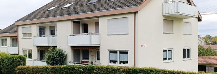 Schöne 3,5 Zimmer Wohnung in Biberach – Blick auf´s Haus v. d. Strasse