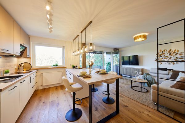 Top renovierte  2,5-Zimmer-Wohnung in Bestlage – provisionsfrei