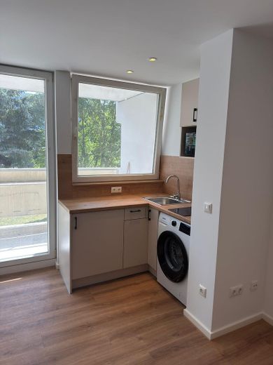 Neu saniertes Appartement in der Gotthardstr. 8 in Laim von privat zu vermieten – Küchenzeile mit Balkon