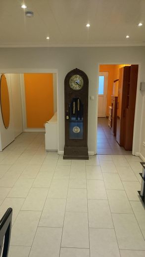 Helle 1-Zimmer-Wohnung mit Balkon zur Kapitalanlage – Blick vom Balkon hinein
