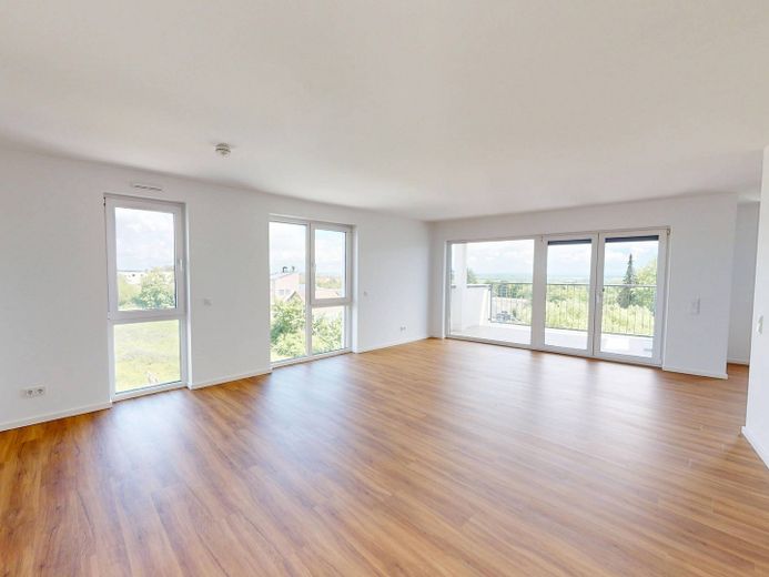Platz & Komfort, gepaart mit modernem Design: Exklusive 3-Zimmer-Wohnung mit 2 BALKONEN, EBK und 2 Bädern – Ansicht III: Wohn- und Esszim…