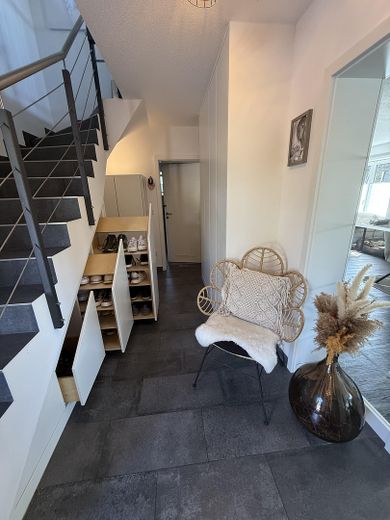 Neuwertiges Einfamilienhaus mit Wärmepumpe, PV, Doppelgarage & hochwertiger Ausstattung – Foto 10