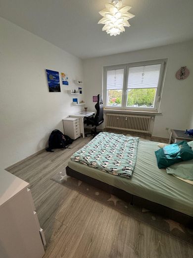 Schöne 4 Zimmer Wohnung mit Garage – Zimmer 2