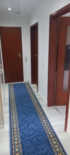 3 Zi-Wohnung: Kurze Wege zu U-Bahn, Einkaufen, Grundschule; 80 qm, schön, ruhig, hell, 2 Balkone – Flur