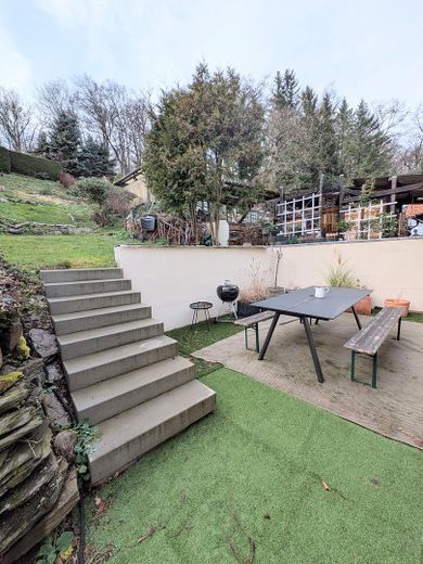 Exklusive Familienoase in naturnaher Lage – neuwertiges Wohnen auf höchstem Niveau – Terrasse
