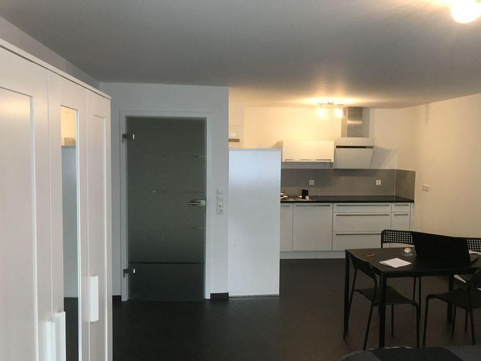 WOHNZIMMER MIT EBK