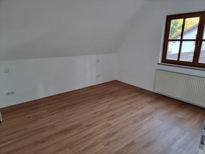 4-Room Apartment in Gröbenzell – First Occupancy After Complete Renovation – Schlafzimmer
