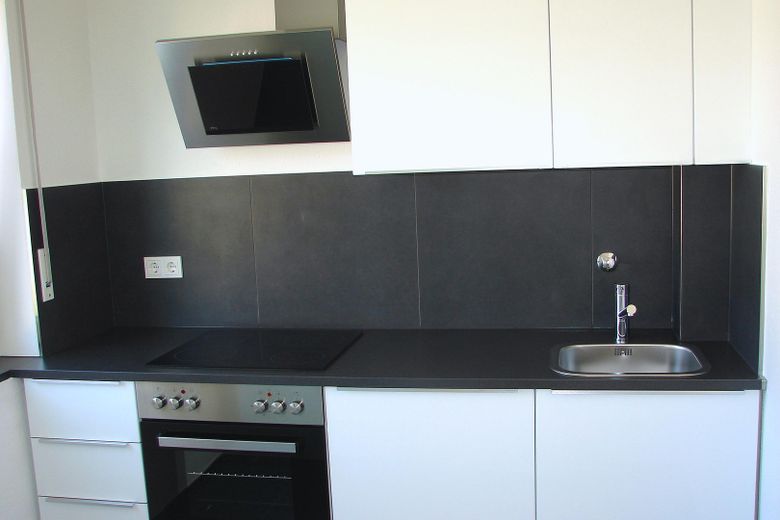 MODERN + BRIGHT + HIGH-QUALITY - 1-room apartment with fitted kitchen – Küche3