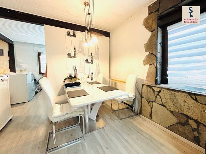 Preiswertes Haus  mit großem Hof &amp; Scheune – Essplatz