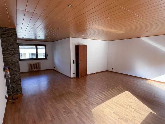 Wuppertal-Ronsdorf’ta müstakil sıra ev – Wohnzimmer im EG (Ansicht 2)