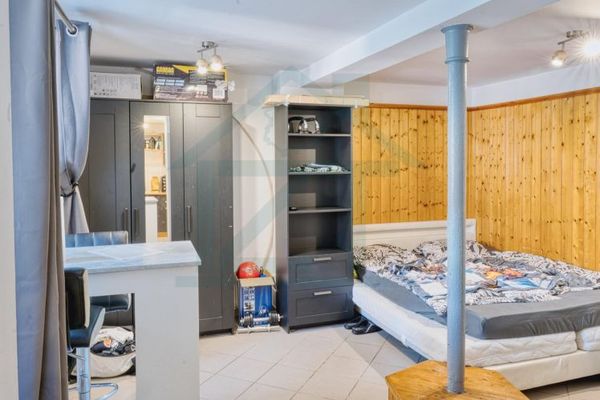 RESERVIERT: 1-Raum-Wohnung mit Traumblick mitten in Kahlas Altstadt