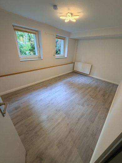 Atrium Bungalow alles auf einer Ebene in Schenefeld Dorf direkt am Klövensteen Forst – Gästezimmer Souterrain groß