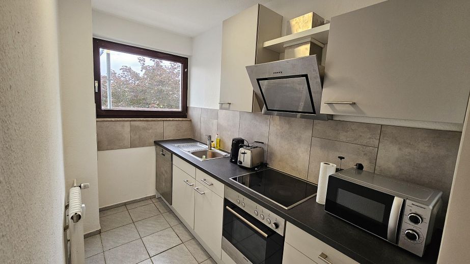 Zentrale 2 Zi.Wohnung · 62 m² · direkt am Bahnhof, ohne Zuglärm · Balkon – Einbauküche