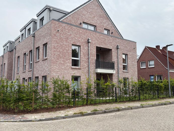 Erstbezug 3-Zimmer-Wohnung an der Stiftsmühle in Aurich – Außenansicht von der Seite