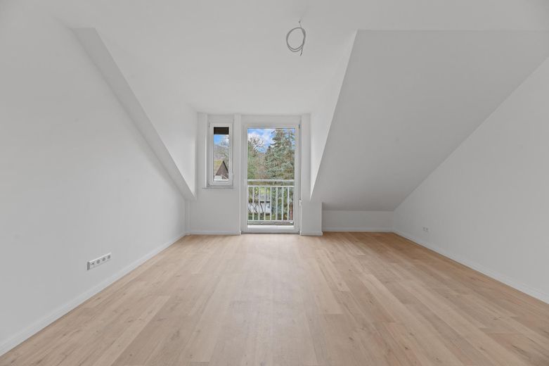 Freundliche 3-Zimmer-Dachgeschosswohnung – Wohnzimmer