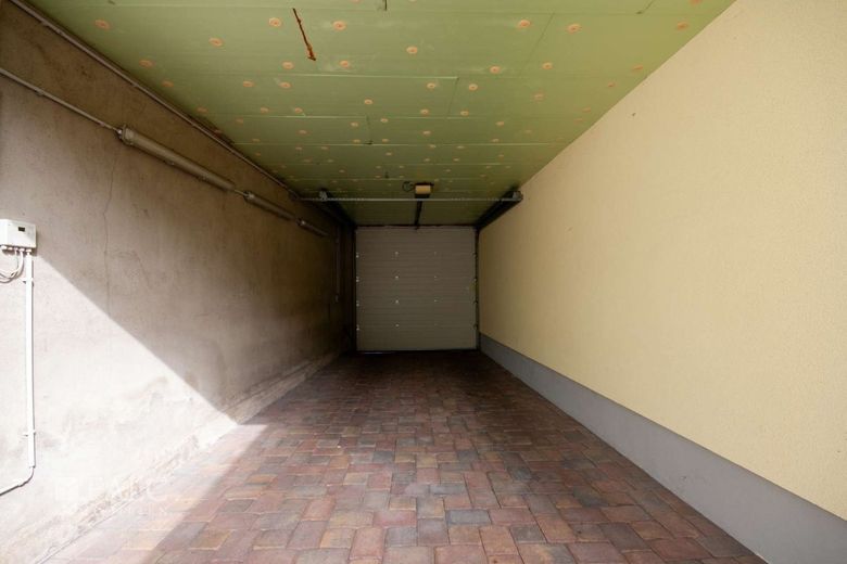 Haus war gestern - moderne Hofanlage ist heute. – Durchfahrt / Garage 1