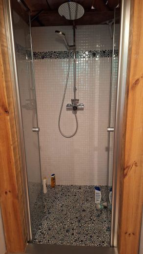 Bootshaus/ Wochenendhaus/Wassergrundstück – Dusche oben