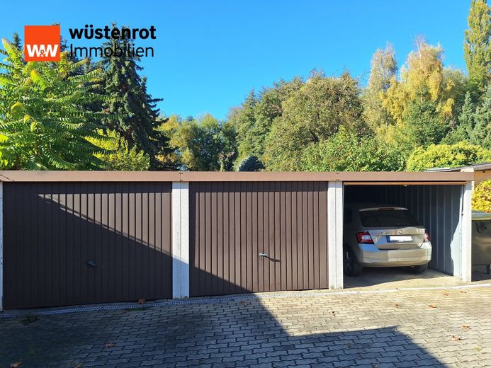 Garage mit 3 Stellplätzen