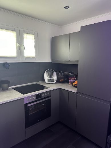 Direct beschikbaar in City-West: appartement met uitzicht op de skyline + ondergrondse parkeergarage – Küche 