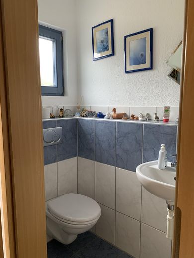 Mieszkanie z dużą ilością przestrzeni w domu i ogrodzie – Gäste WC