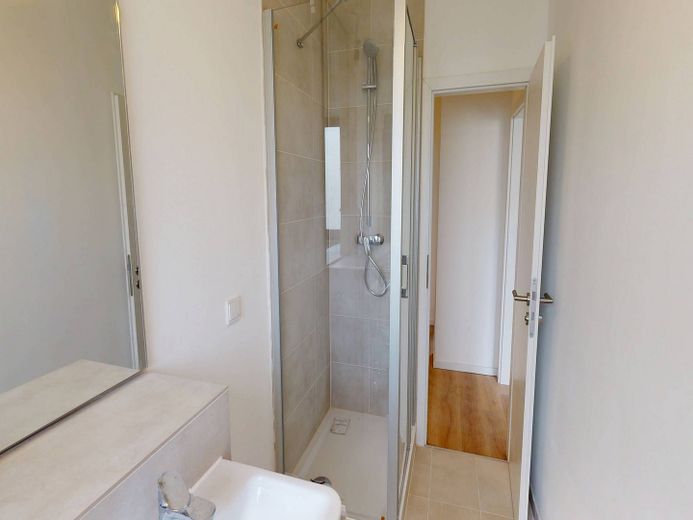 Ici, tout est parfait. | Appartement moderne à louer avec balcon et salle de bains neuve – Ansicht II: Bad