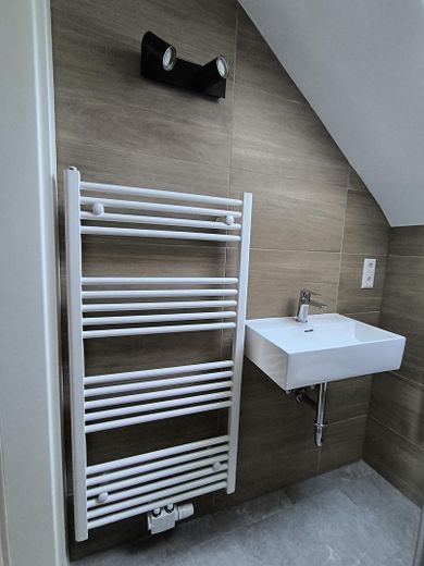 Ihr neues Zuhause: 3 Zimmer, frisch kernsaniert, modern & absolut ruhig gelegen! – Badezimmer