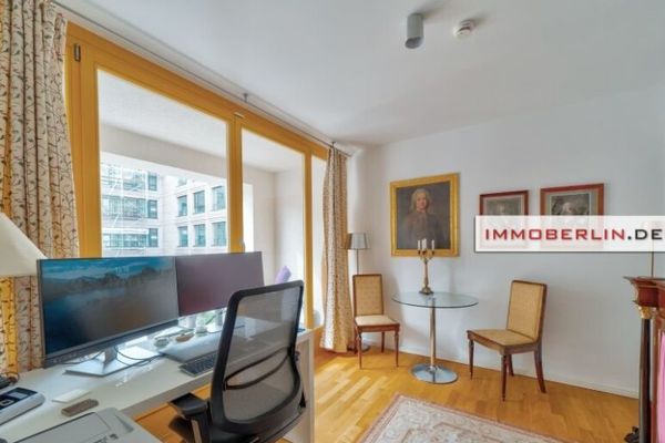 IMMOBERLIN.DE - Bezugsfreie helle Wohnung mit Westloggia