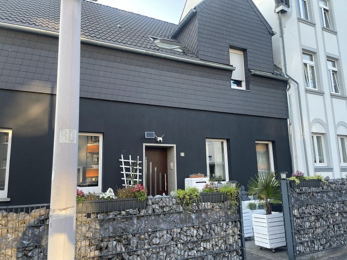 Mehrgenerationen Haus – Vorderseite 