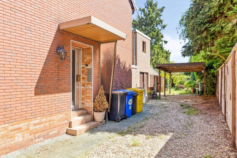 Doppelhaushälfte mit viel Potenzial in Kaarst - ideal für Handwerker &amp; kreative Köpfe – Carport
