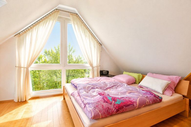 Elegante 3 - 4 Zi Maisonette mit Galerie mitten in Königstein – Schlafzimmer 1