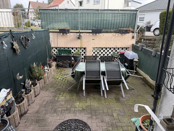 Blick auf Terrasse von innen