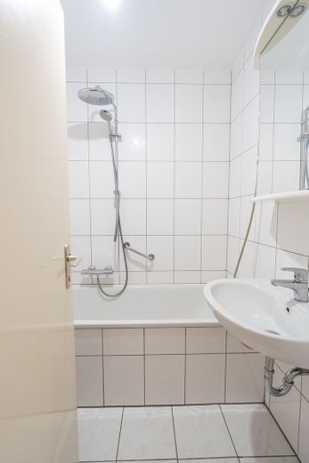 3-pokojowe mieszkanie z dwoma balkonami w centrum Frankfurtu – Zdjęcie 8