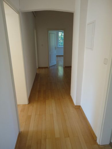 Lichtdurchflutete 4,5 Zimmerwohnung mit Balkon im oberen Göttinger Ostviertel – Flur Richtung Esszimmer