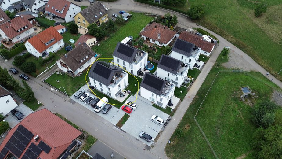 Besondere Maisonette-Wohnung (5,5 Zimmer) mit Balkon, EBK und Stellplatz – Luftansicht