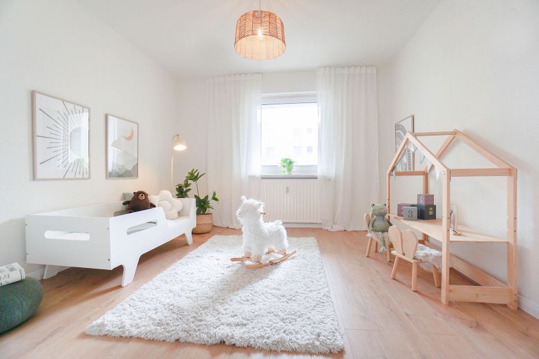 SOFORT FREI: Helle Drei-Zimmer-WHG mit Balkon in der Neustadt – Kind / Gäste / Büro