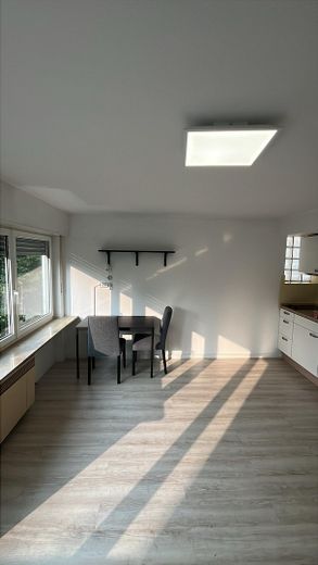 Arbeits-/Essbereich 1