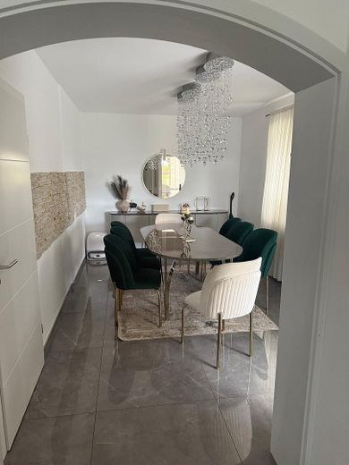 Moderna casa unifamiliare indipendente nel verde – Esszimmer