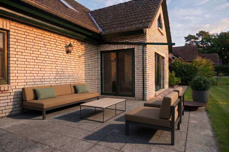 منزل عائلي منفصل مُجدَّد حديثًا مع حديقة ومرآب مزدوج وشرفة – Terrasse über die Hausbreite