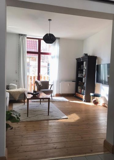 Mirke, Nichtraucherwohnung im Denkmal – Wohnzimmer von der Küche aus