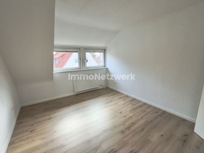 Vollrenovierte 3 Zimmer Wohnung im Greitweg, modernisiertes Bad mit Wanne zum 1.2.26 – Zimmer 1