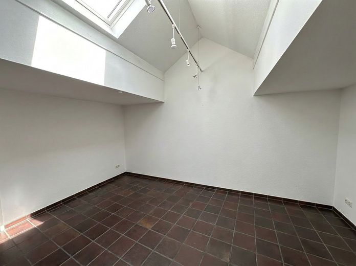 Büro im Herzen von Langenfeld + Archiv, Parkplatz, Konferenzraum – Konferenzraum